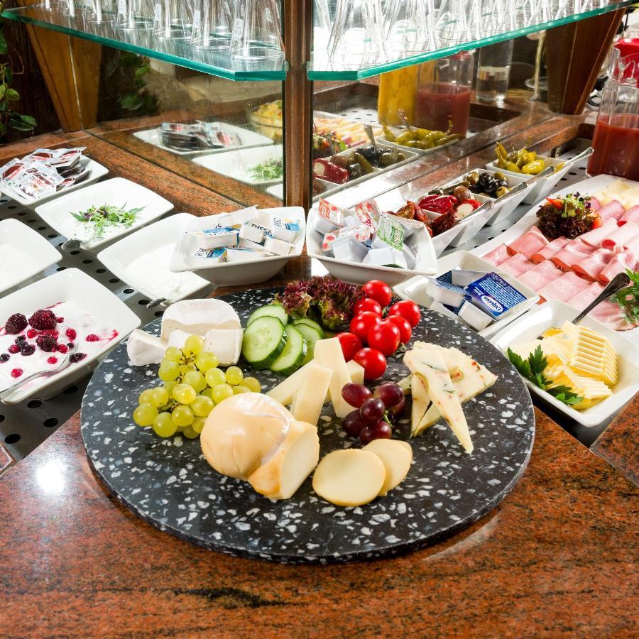 Spundloch- Das Hotel & Weinrestaurant Veitshöchheim Eksteriør billede